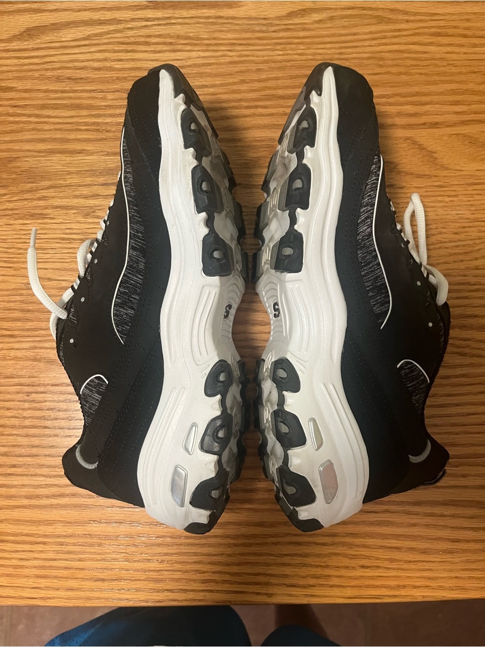 Skechers D'Lites Black & White Sporty Casual Memory Foam Shoes Size 10 - Picture 3 of 9